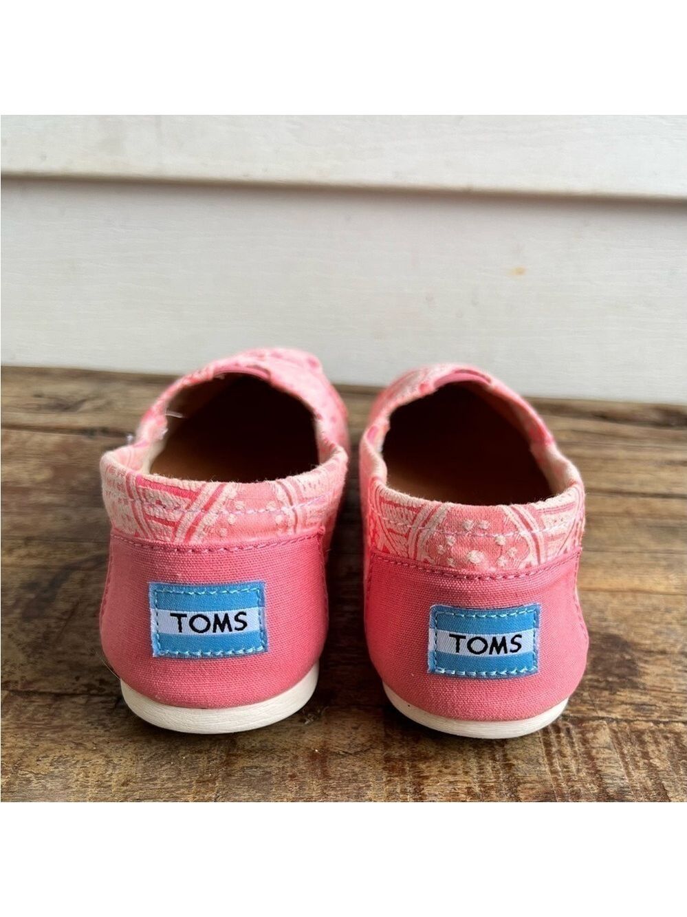 TOMS Women’s Classic Pink Neon Tribal Alpargatas - Picture 6 of 7
